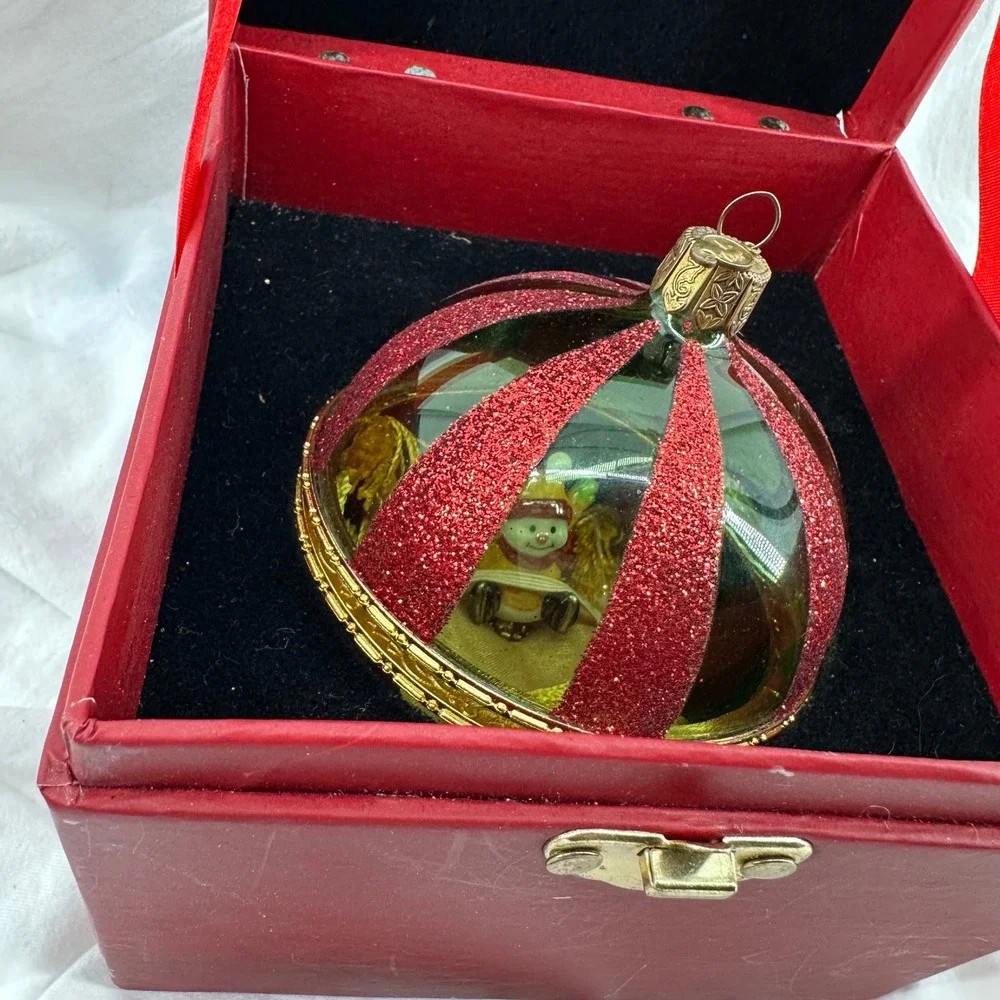 Waterford Holiday Heirlooms North Pole Treasures Box- Ornament * Crack in Glass
